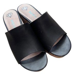 Woman's Size 9.5, Leather Black platform Slip on Sandals